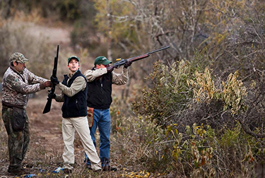 Dove-Hunting-in-Argentina---Reloading-shotguns