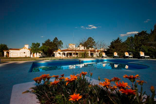 Los Chanares Argentina Dove Hunting Lodge - Pool Area