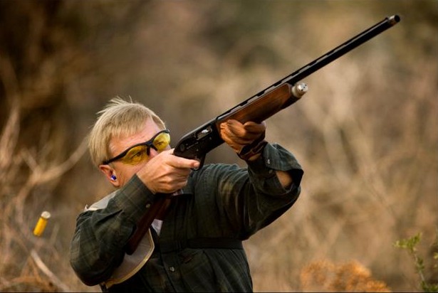Dove-Hunting-in-Argentina---Hunter-Aiming-&-Shooting